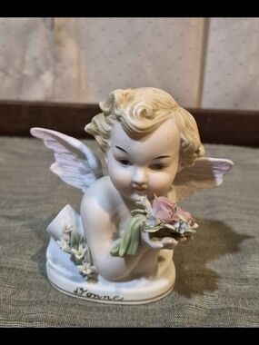Vintage Lefton China KW1415NP Yvonne Bisque Cherub Angel Figurine Pink Roses